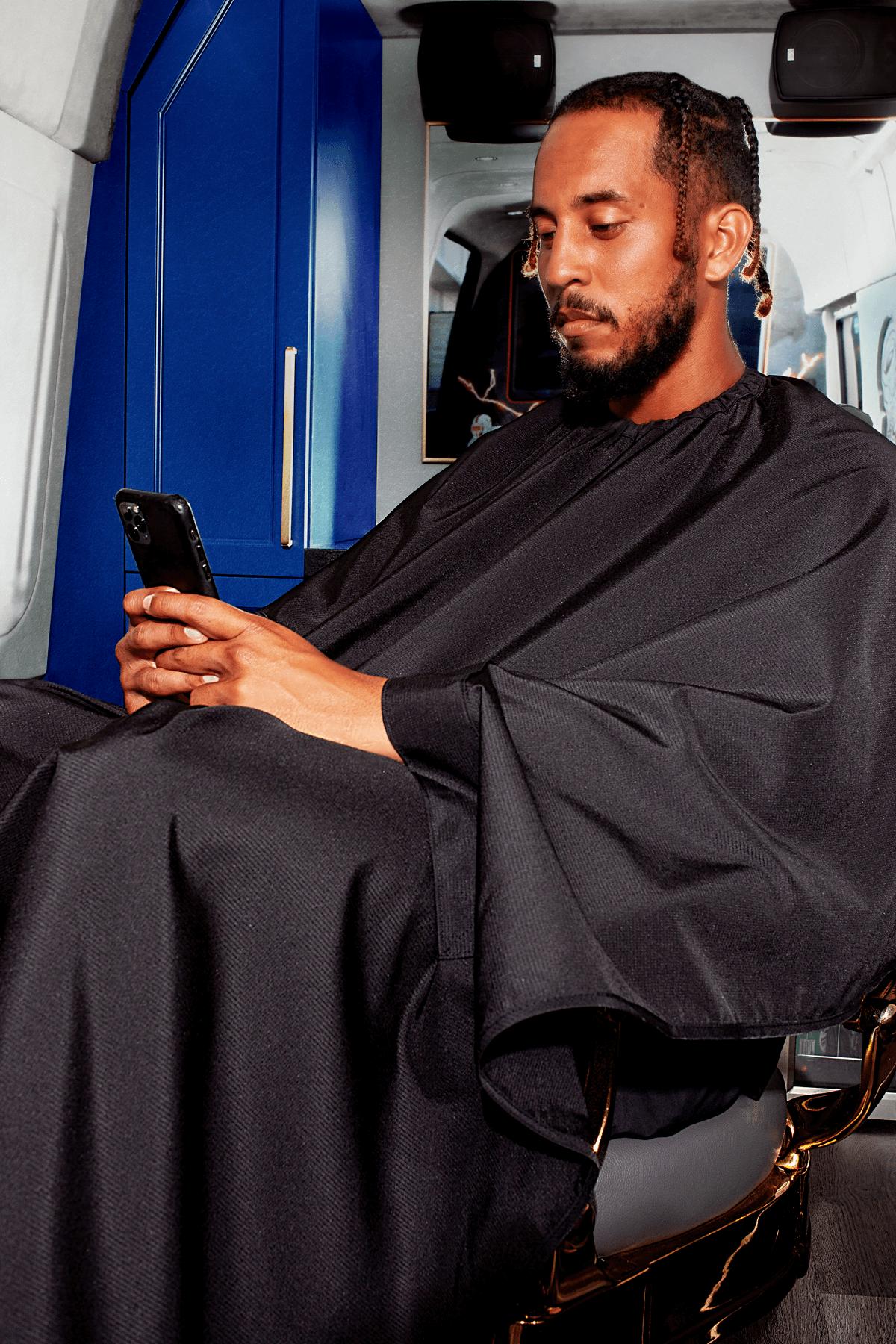 Barber Strong Hand Free Cape - Image 3