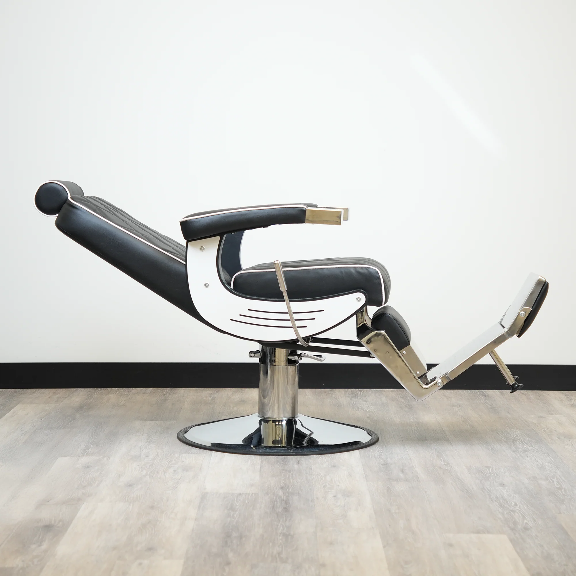 Bursa 2.0 Barber Chair - Premium Black - Image 3