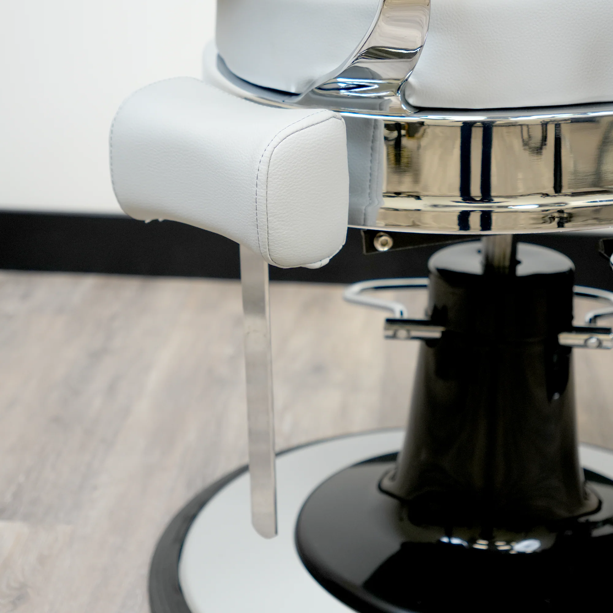 Santana Silver Barber Chair - Image 15
