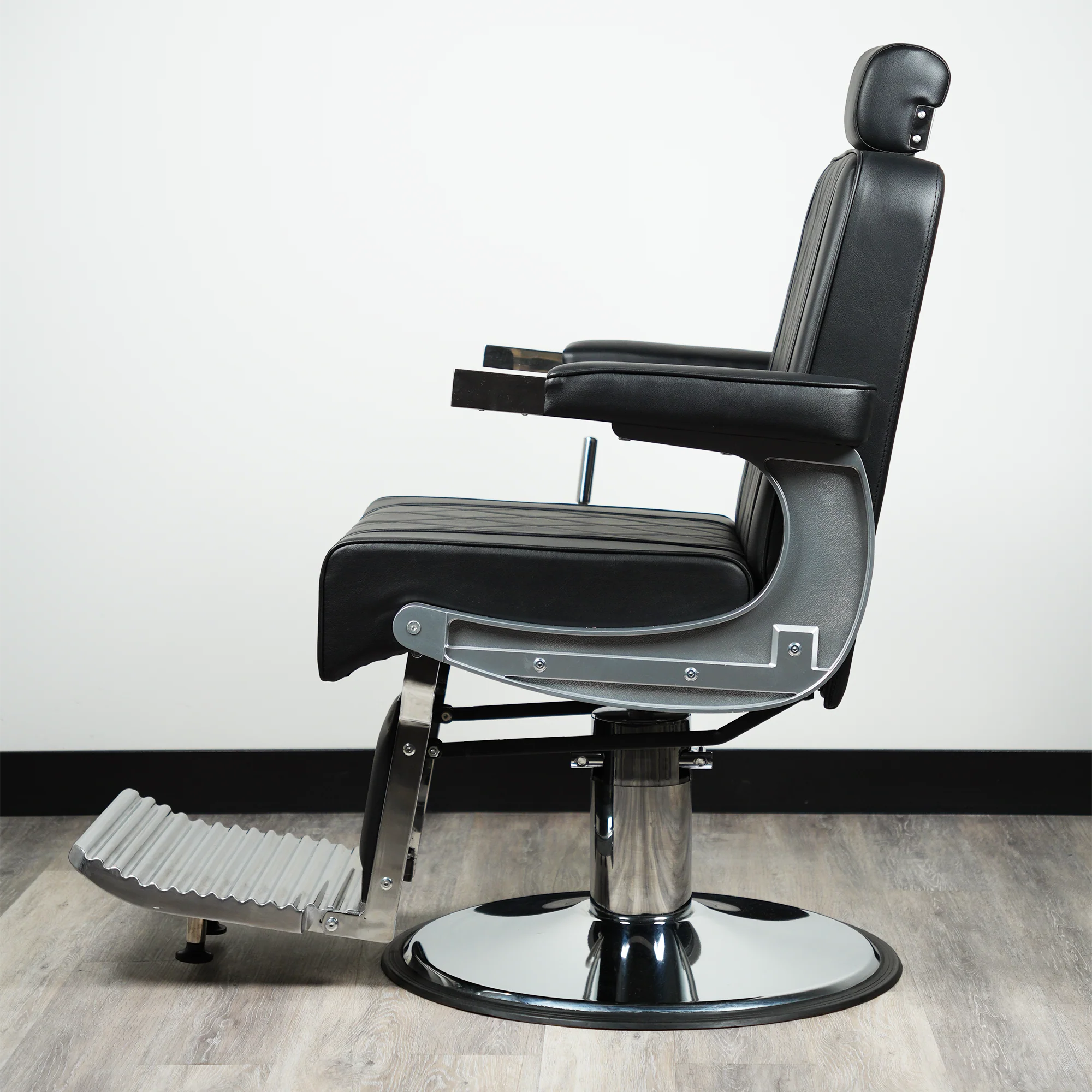 Tangier Titan Barber Chair - Image 4